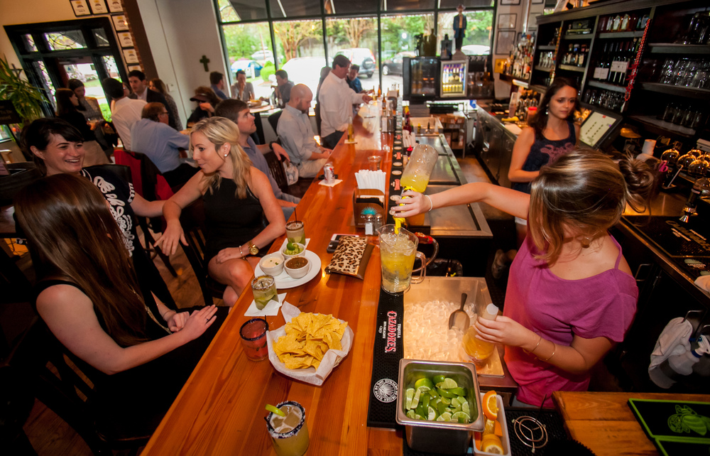 Restaurante mexicano lleno para la ilustrar la idea de "cómo hacer crecer tu restaurante"